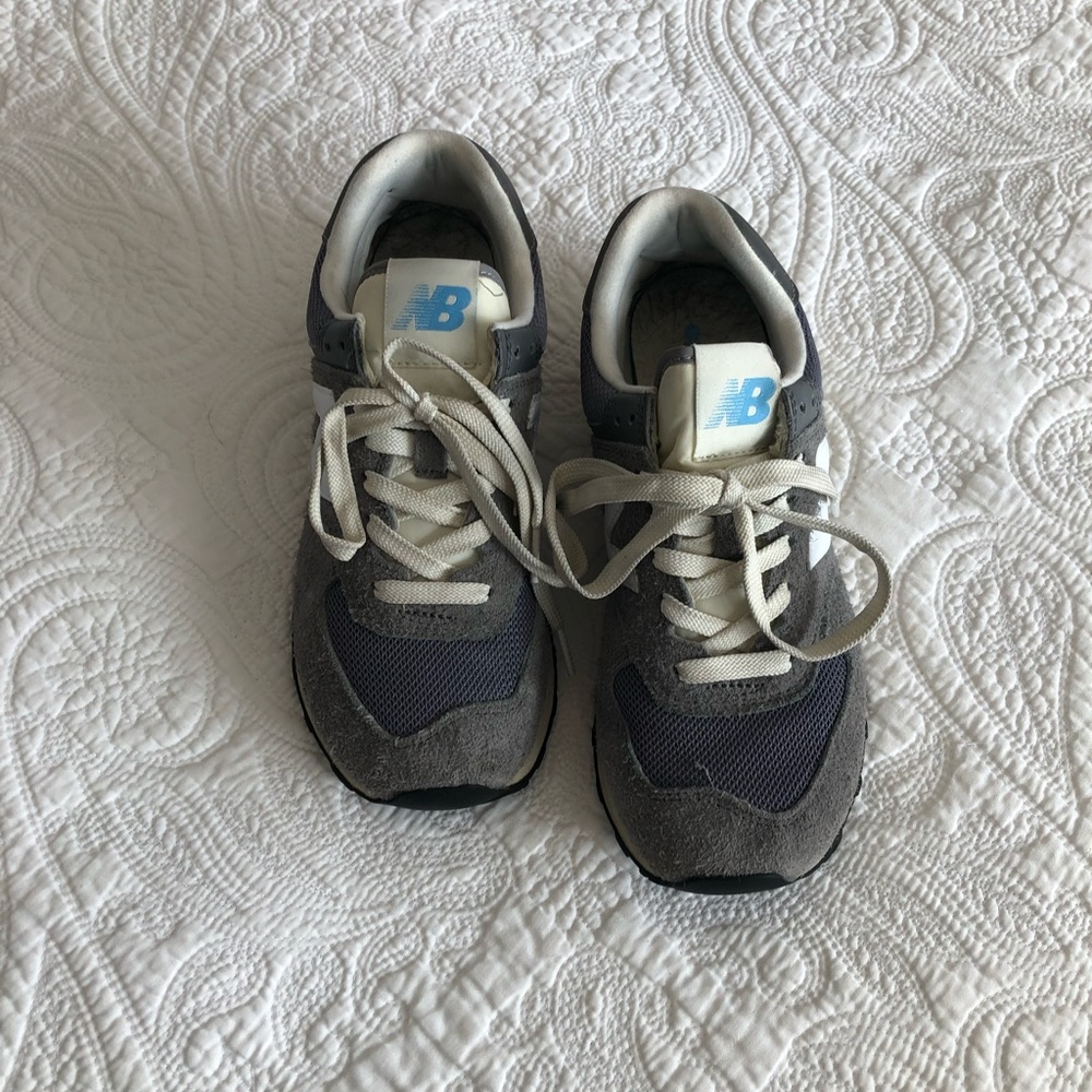 New Balance 574 in Dark Grey Colour